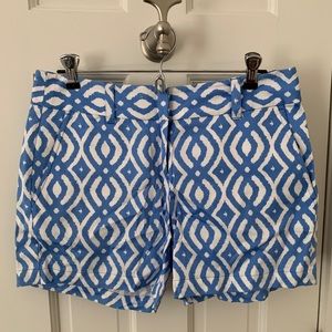 Vineyard Vines blue and white shorts